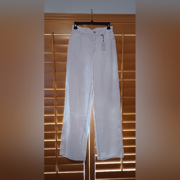 NWT Forever 21 Wide leg Jeans in White. Size 26 - Picture 1 of 2